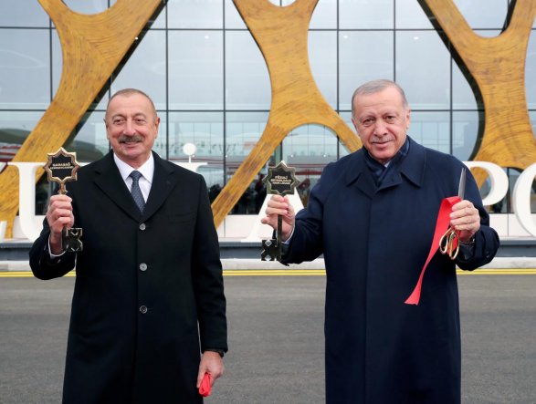 Prezidenti Alijev a Erdogan slavnostně otevřeli mezinárodní letiště Fizuli